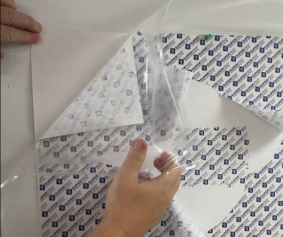 Demonstration of seal resting at corner